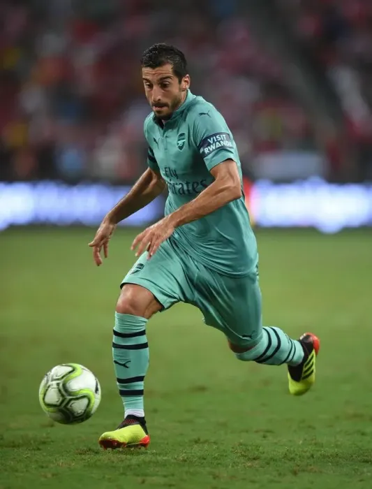 Framed Print : Arsenal's Henrikh Mkhitaryan Faces Off Against Paris Saint-Germain in 2018 International Champions Cup
