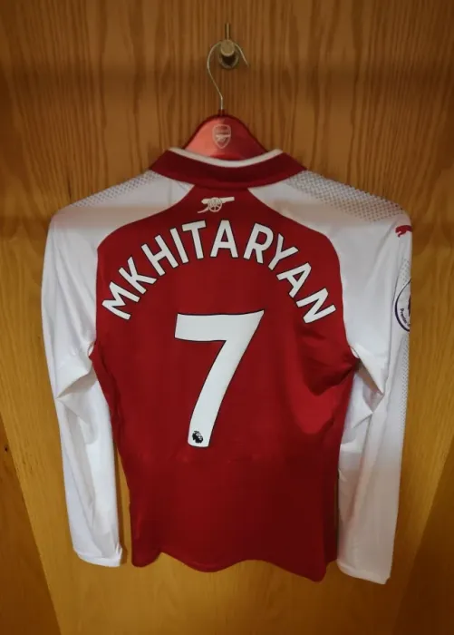 Framed Print : Arsenal's Henrikh Mkhitaryan Prepares for Arsenal v Everton Match (2017-18) Framed Print : Arsenal's Henrikh Mkhitaryan Prepares for Arsenal v Everton Match (2017-18)