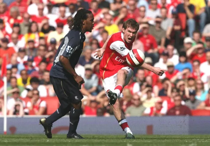 Framed Print : Arsenal's Hleb vs. Gardner: A Battle in Arsenal's 2-1 Win Over Bolton, FA Premiership, Emirates Stadium, London, 14 / 4 / 2007 Framed Print : Arsenal's Hleb vs. Gardner: A Battle in Arsenal's 2-1 Win Over Bolton, FA Premiership, Emirates Stadium, London, 14 / 4 / 2007