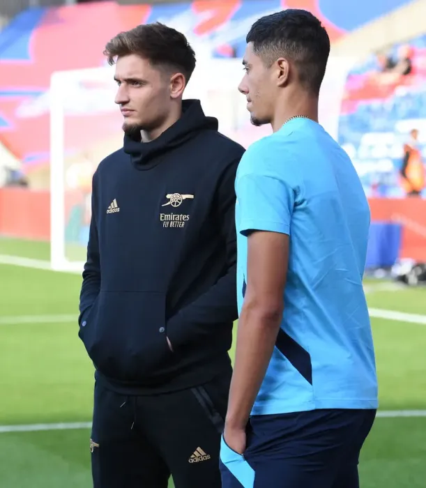 Framed Print : Arsenal's Hubert Graczyk Reunites with Luke Plange before Crystal Palace vs Arsenal (2022-23) Framed Print : Arsenal's Hubert Graczyk Reunites with Luke Plange before Crystal Palace vs Arsenal (2022-23)