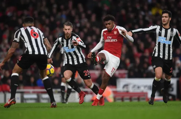 Framed Print : Arsenal's Iwobi Faces Off Against Newcastle's Merino and Lejeune Framed Print : Arsenal's Iwobi Faces Off Against Newcastle's Merino and Lejeune
