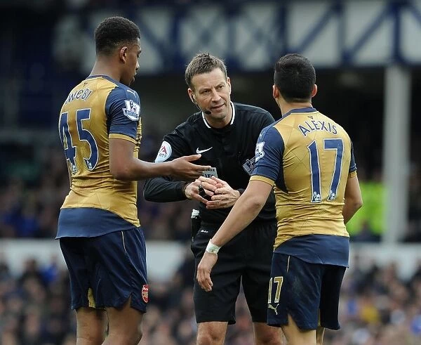 Arsenal's Iwobi and Sanchez Protest to Referee Clattenburg during Everton vs Arsenal Match