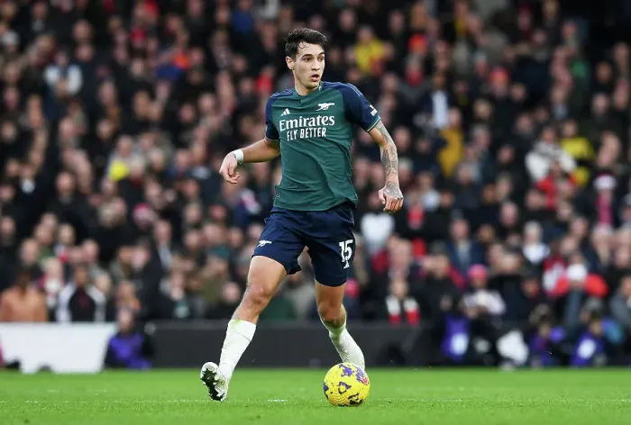 Framed Print : Arsenal's Jakub Kiwior Charges Forward in Premier League Clash Against Fulham (December 2023)