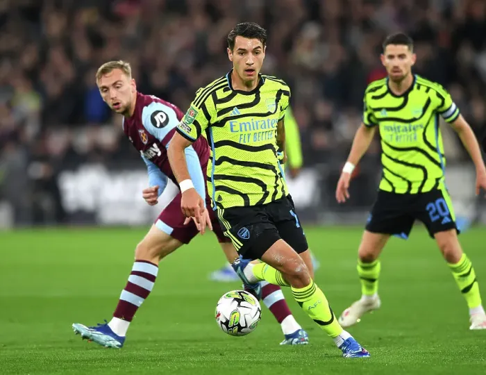 Framed Print : Arsenal's Jakub Kiwior in Control: West Ham United vs Arsenal, Carabao Cup 2023-24 Framed Print : Arsenal's Jakub Kiwior in Control: West Ham United vs Arsenal, Carabao Cup 2023-24