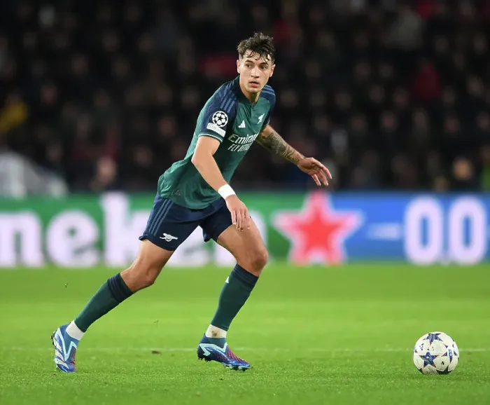 Framed Print : Arsenal's Jakub Kiwior Goes Head-to-Head with PSV Eindhoven in 2023-24 Champions League Clash Framed Print : Arsenal's Jakub Kiwior Goes Head-to-Head with PSV Eindhoven in 2023-24 Champions League Clash