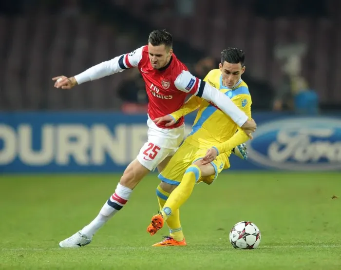 Framed Print : Arsenal's Jenkinson Outruns Callejon: A Stunning Moment in the Napoli Champions League Clash Framed Print : Arsenal's Jenkinson Outruns Callejon: A Stunning Moment in the Napoli Champions League Clash