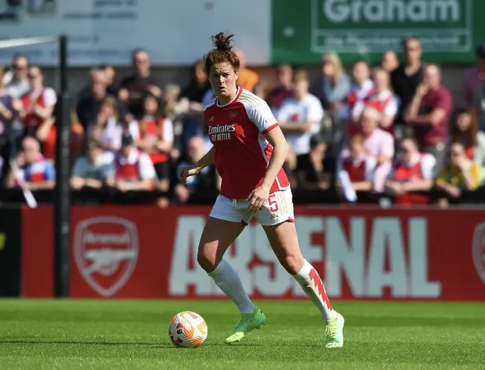Framed Print : Arsenal's Jennifer Beattie in Action: Arsenal Women vs. Aston Villa (2022-23 FA WSL)