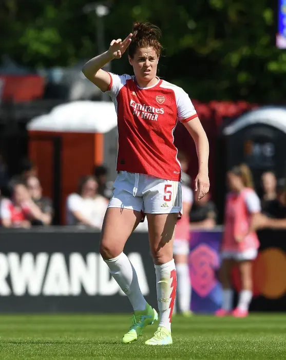 Framed Print : Arsenal's Jennifer Beattie in Action: FA Women's Super League 2022-23 - Arsenal vs Aston Villa