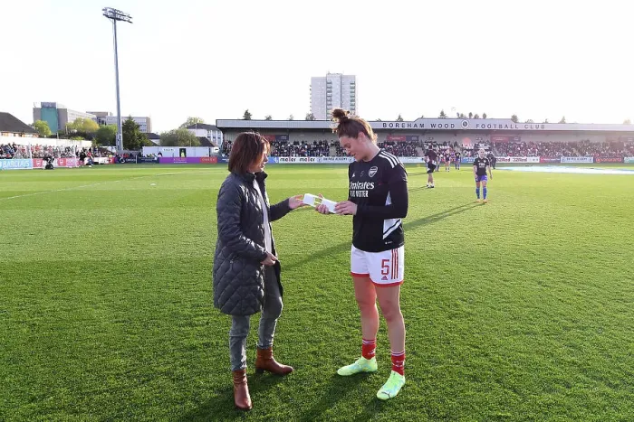 Framed Print : Arsenal's Jennifer Beattie Celebrates 150th Appearance Against Leicester City in FA Women's Super League