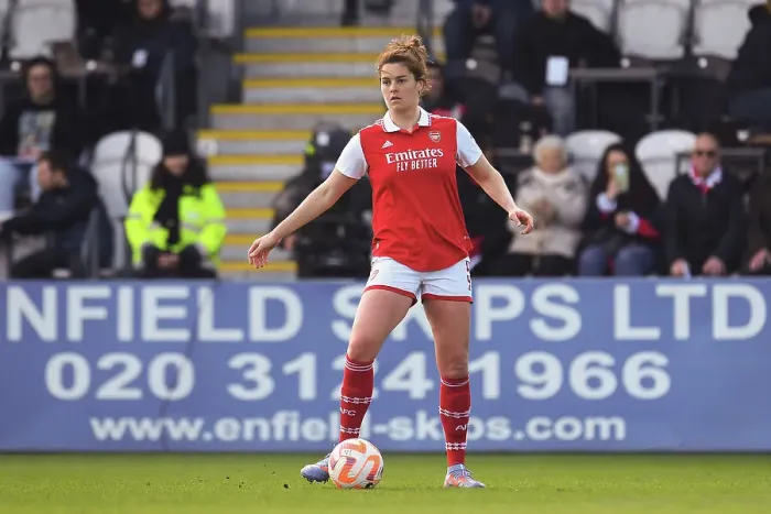 Framed Print : Arsenal's Jennifer Beattie Goes Head-to-Head with Manchester City in FA Women's Super League Clash