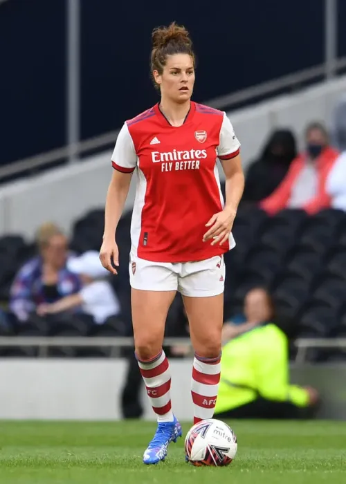 Framed Print : Arsenal's Jennifer Beattie Goes Head-to-Head with Tottenham Hotspur in MIND Series Showdown