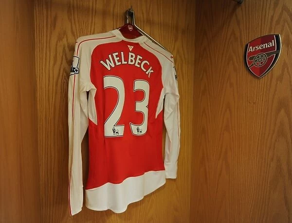 Arsenal's Empty Jersey: Danny Welbeck's Absence in the Changing Room Before Arsenal vs Leicester City (2015-16)