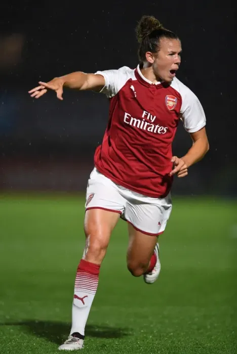 Framed Print : Arsenal's Jessica Samuelsson in Action: Arsenal Women vs. Everton Ladies Pre-Season Match