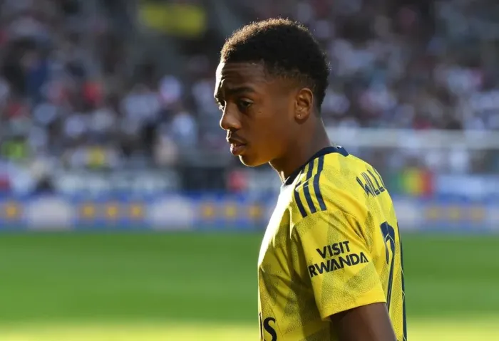 Framed Print : Arsenal's Joe Willock in Action against Angers during 2019 Pre-Season Friendly Framed Print : Arsenal's Joe Willock in Action against Angers during 2019 Pre-Season Friendly