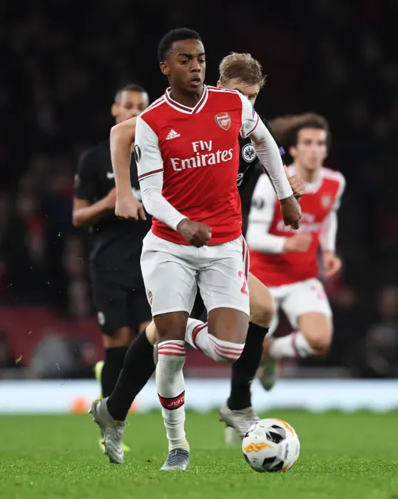 Framed Print : Arsenal's Joe Willock in Action against Eintracht Frankfurt in Europa League Clash Framed Print : Arsenal's Joe Willock in Action against Eintracht Frankfurt in Europa League Clash