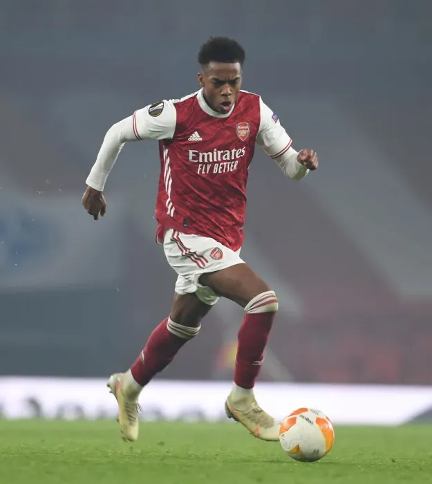 Framed Print : Arsenal's Joe Willock in Action against Molde FK in UEFA Europa League Group Stage