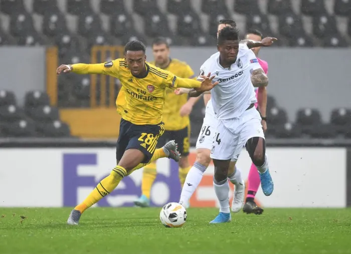 Framed Print : Arsenal's Joe Willock Breaks Past Vitoria Guimaraes Mikel Agu in Europa League Clash