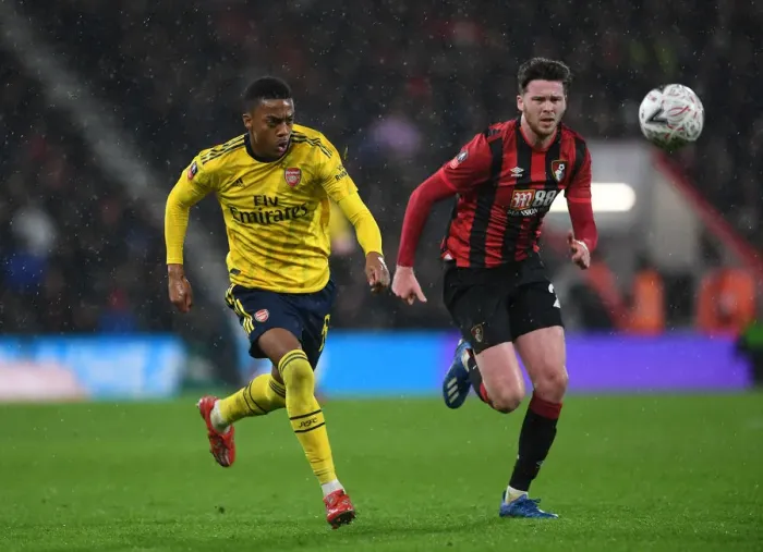 Framed Print : Arsenal's Joe Willock Clashes with Bournemouth's Jack Simpson in FA Cup Fourth Round