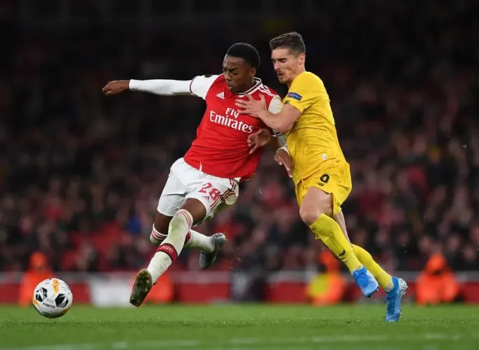 Framed Print : Arsenal's Joe Willock Clashes with Standard Liege's Gojko Cimirot in Europa League Match Framed Print : Arsenal's Joe Willock Clashes with Standard Liege's Gojko Cimirot in Europa League Match