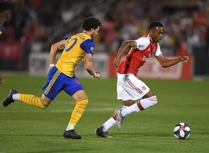 Framed Print : Arsenal's Joe Willock Faces Off Against Colorado Rapids Jordan Schweitzer in 2019-20 Pre-Season Clash Framed Print : Arsenal's Joe Willock Faces Off Against Colorado Rapids Jordan Schweitzer in 2019-20 Pre-Season Clash