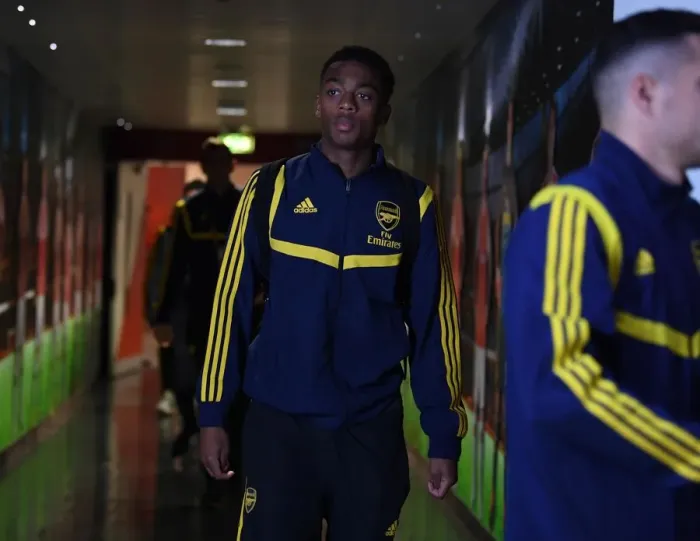 Framed Print : Arsenal's Joe Willock Gears Up for Arsenal FC vs Standard Liege in UEFA Europa League