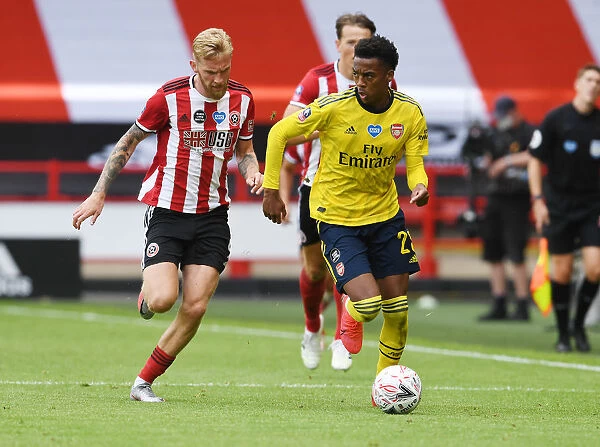 Arsenal's Joe Willock Outmaneuvers Sheffield United's Olivier McBurnie in FA Cup Quarterfinal