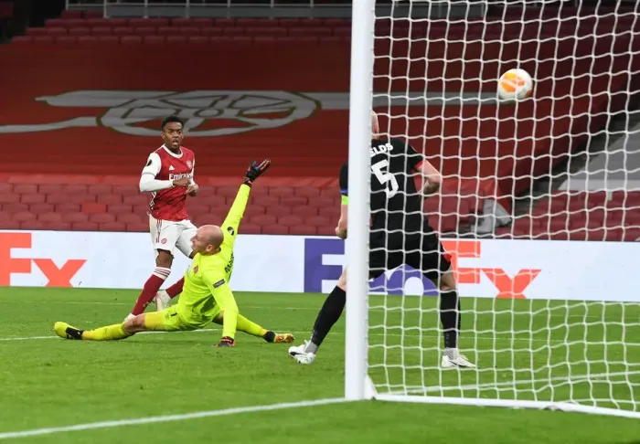 Framed Print : Arsenal's Joe Willock Scores in Empty Emirates Against Dundalk in Europa League Framed Print : Arsenal's Joe Willock Scores in Empty Emirates Against Dundalk in Europa League