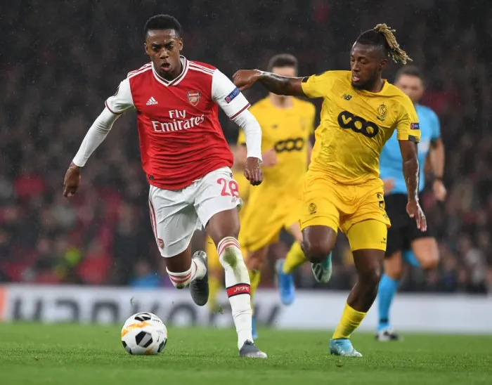 Framed Print : Arsenal's Joe Willock Scores Past Standard Liege's Kostas Laifis in Europa League Clash Framed Print : Arsenal's Joe Willock Scores Past Standard Liege's Kostas Laifis in Europa League Clash