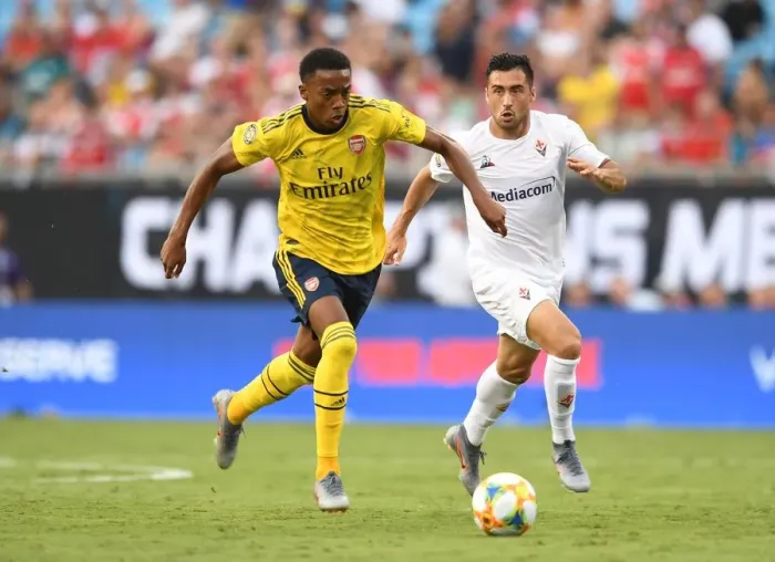 Framed Print : Arsenal's Joe Willock vs. Fiorentina's Jaime Baez: A Battle in the International Champions Cup, Charlotte 2019 Framed Print : Arsenal's Joe Willock vs. Fiorentina's Jaime Baez: A Battle in the International Champions Cup, Charlotte 2019