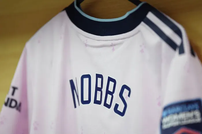 Framed Print : Arsenal's Jordan Nobbs Shirt Before Aston Villa vs Arsenal (2022-23) Framed Print : Arsenal's Jordan Nobbs Shirt Before Aston Villa vs Arsenal (2022-23)