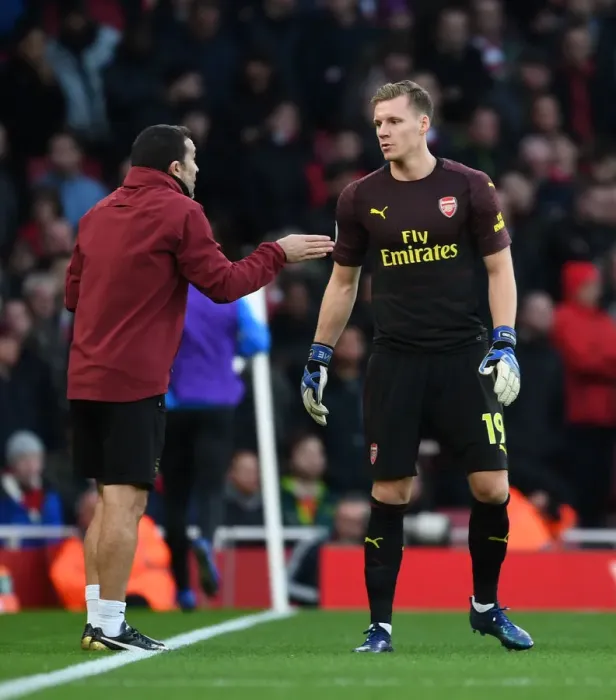 Framed Print : Arsenal's Juan Carlos Carcedo Coaches Bernd Leno during Arsenal v Huddersfield Town (2018-19)