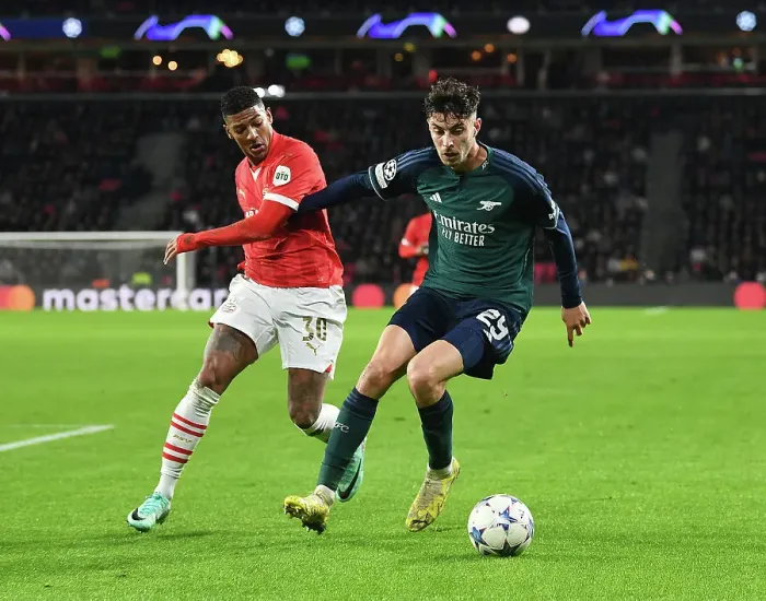 Framed Print : Arsenal's Kai Havertz Faces Off Against PSV's Patrick van Aanholt in Champions League Clash