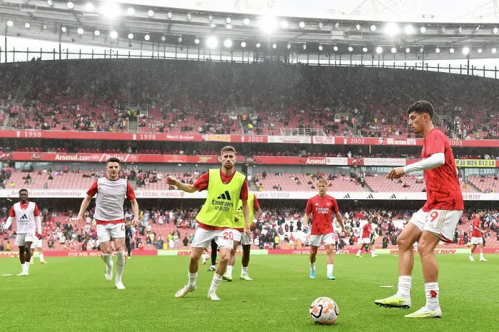 Framed Print : Arsenal's Kai Havertz Leads Team Warm-Up vs. Nottingham Forest Ahead of 2023-24 Premier League Match Framed Print : Arsenal's Kai Havertz Leads Team Warm-Up vs. Nottingham Forest Ahead of 2023-24 Premier League Match