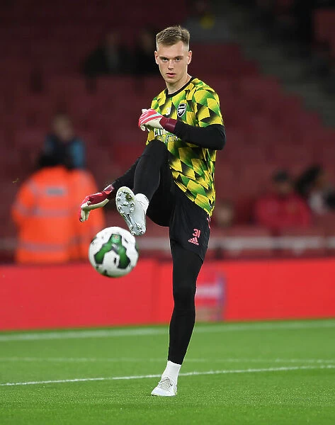 Arsenal's Karl Hein: Focused in Pre-Match Routine Before Arsenal vs Brighton & Hove Albion (Carabao Cup, 2022-23)