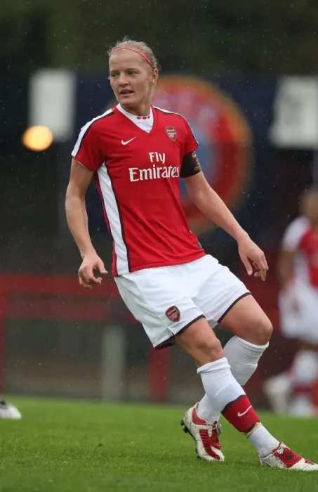Framed Print : Arsenal's Katie Chapman Scores in 9-0 Victory over PAOK Thessaloniki in UEFA Women's Champions League Framed Print : Arsenal's Katie Chapman Scores in 9-0 Victory over PAOK Thessaloniki in UEFA Women's Champions League