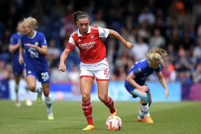 Framed Print : Arsenal's Katie McCabe Outruns Chelsea in FA Women's Super League Thriller