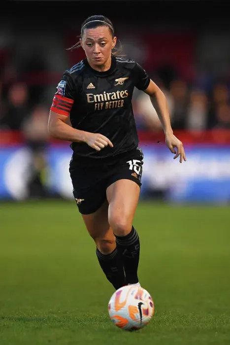 Framed Print : Arsenal's Katie McCabe Sprints Past Brighton Defenders in FA Women's Super League Clash
