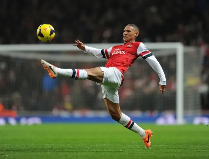 Framed Print : Arsenal's Kieran Gibbs in Action Against Chelsea (2013-14) Framed Print : Arsenal's Kieran Gibbs in Action Against Chelsea (2013-14)