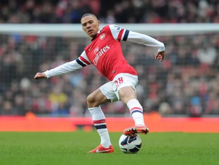 Framed Print : Arsenal's Kieran Gibbs in Action against Reading (2012-13) Framed Print : Arsenal's Kieran Gibbs in Action against Reading (2012-13)