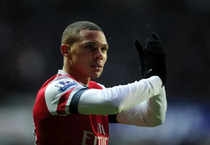 Framed Print : Arsenal's Kieran Gibbs Celebrates with Fans after Swansea Victory