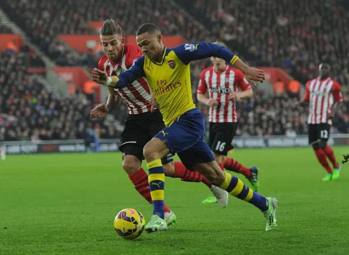 Framed Print : Arsenal's Kieran Gibbs Outmaneuvers Southampton's Toby Alderweireld in Premier League Clash (Southampton v Arsenal 2014-15)
