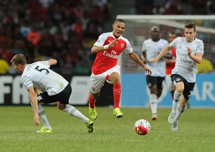 Framed Print : Arsenal's Kieran Gibbs Outsmarts Everton's Stones and Coleman in Barclays Asia Trophy Match