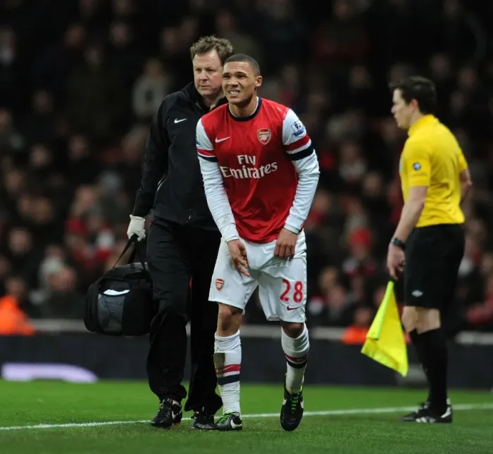 Framed Print : Arsenal's Kieran Gibbs Receives Treatment from Physio Colin Lewin during Arsenal v Liverpool Match