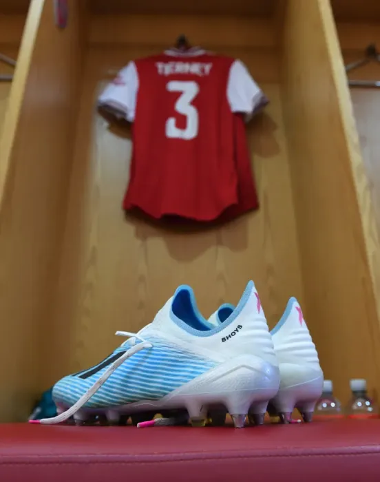 Framed Print : Arsenal's Kieran Tierney: Focused and Ready in the Changing Room Before Arsenal vs Nottingham Forest Carabao Cup Match, 2019-20 Framed Print : Arsenal's Kieran Tierney: Focused and Ready in the Changing Room Before Arsenal vs Nottingham Forest Carabao Cup Match, 2019-20