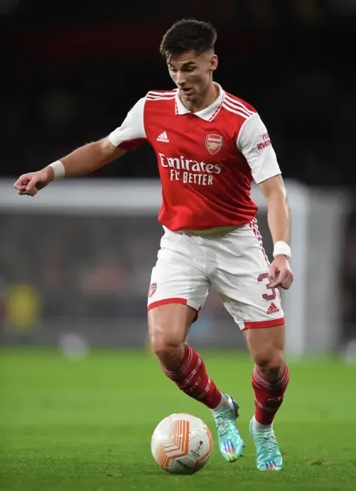 Framed Print : Arsenal's Kieran Tierney in Action against PSV Eindhoven (2022-23 Europa League)