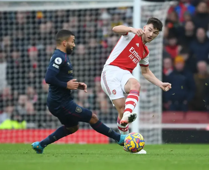 Framed Print : Arsenal's Kieran Tierney Clashes with Burnley's Aaron Lennon in Premier League Showdown Framed Print : Arsenal's Kieran Tierney Clashes with Burnley's Aaron Lennon in Premier League Showdown