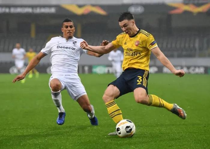 Framed Print : Arsenal's Kieran Tierney Clashes with Vitoria Guimaraes in Europa League Showdown