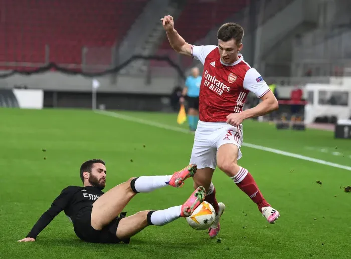 Framed Print : Arsenal's Kieran Tierney Faces Off Against Benfica's Rafa in Europa League Clash