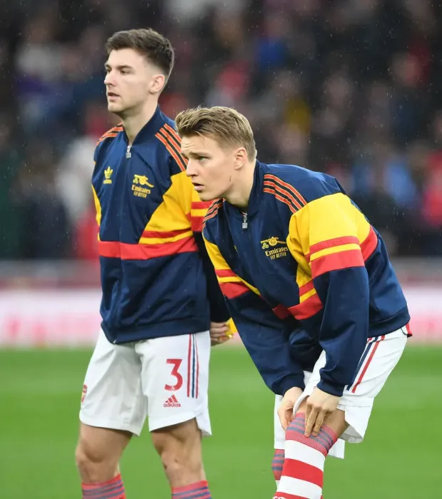 Framed Print : Arsenal's Kieran Tierney and Martin Odegaard Pre-Match Huddle vs Southampton (Premier League 2021-22)