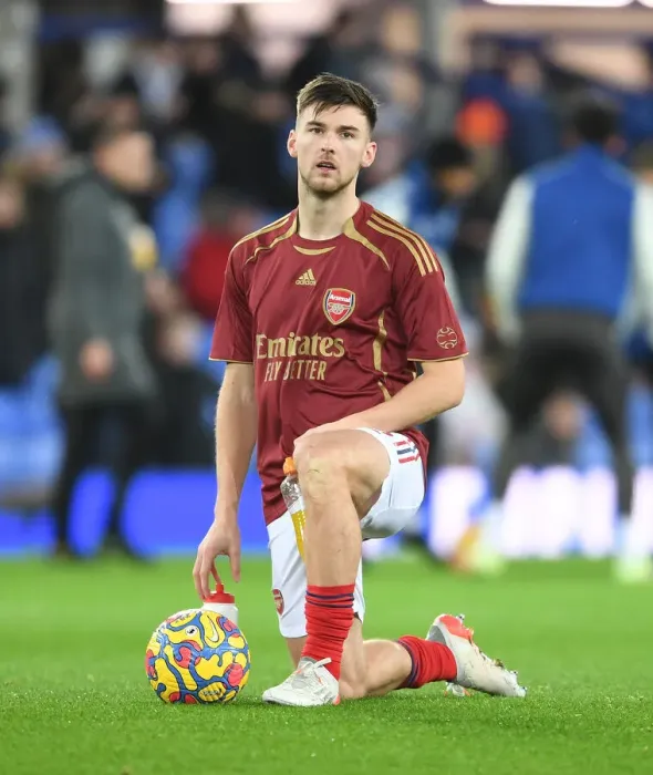 Framed Print : Arsenal's Kieran Tierney Ready for Everton Clash in Premier League (December 2021) Framed Print : Arsenal's Kieran Tierney Ready for Everton Clash in Premier League (December 2021)